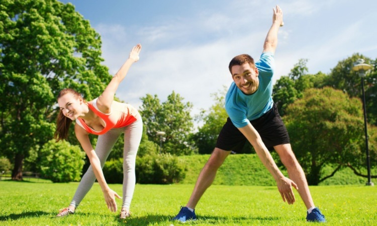 技术日渐精妙呀！字母哥背打转身后仰 皮球划过美妙弧线稳稳落袋